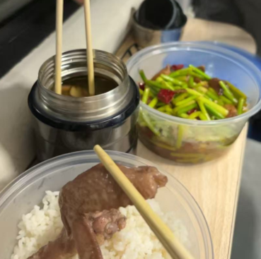 成铁的蒜苔炒肉